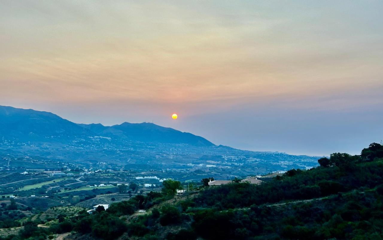 Bright Apartment In The Hills Of Elviria مالقة المظهر الخارجي الصورة